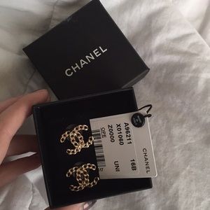 NEW Authentic Chanel Gold Classic cc Earrings
